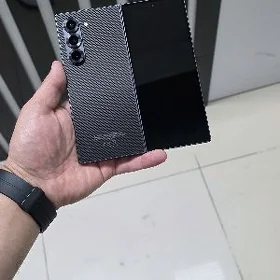 Z Fold. 6.  KREDIT