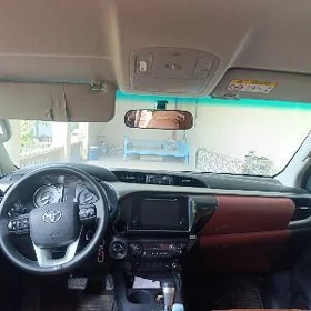 Toyota Hilux 2024