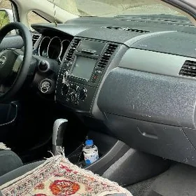 Nissan versa kowrik 2010