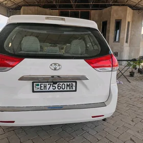 Toyota Sienna 2011
