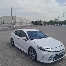 Toyota Camry 2025