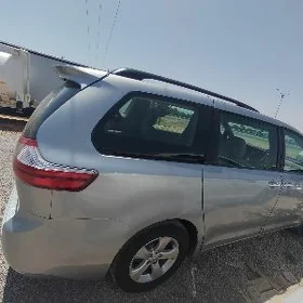 Toyota Sienna 2015