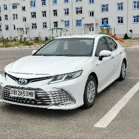 Toyota Camry Hybrid 2021
