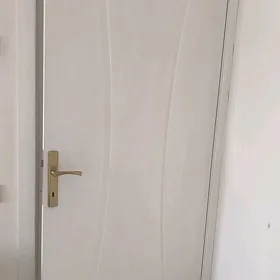 двери