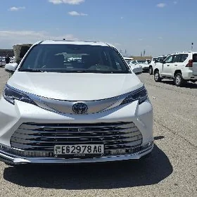 Toyota Sienna 2023