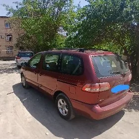 Toyota Sienna 2002