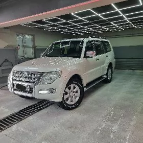 Mitsubishi Pajero 2015