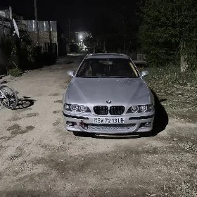 BMW E39 2000