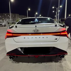 Hyundai Elantra 2022