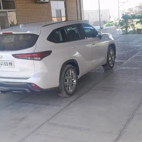 Toyota Highlander 2025