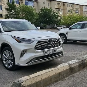 Toyota Highlander 2021