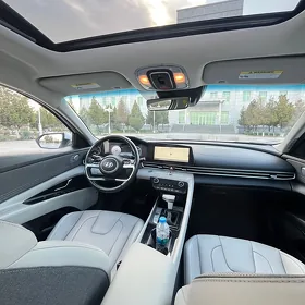 Hyundai Elantra 2023