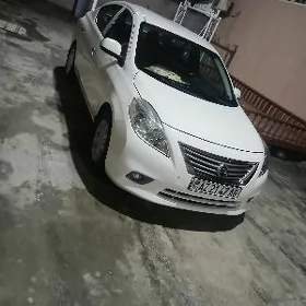 Nissan Versa 2012