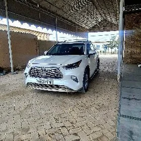 Toyota Highlander 2021