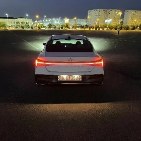 Hyundai Elantra 2025