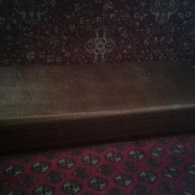 Кровать