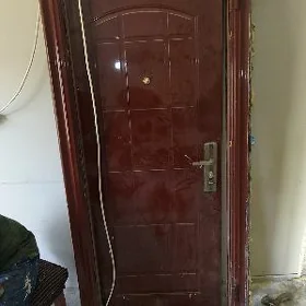 Входная дверь