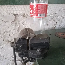 Тиски кичи