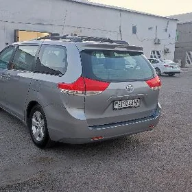 Toyota Sienna 2013