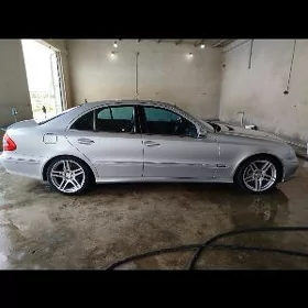 Mercedes-Benz E320 2003