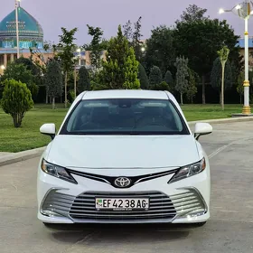 Toyota Camry 2021