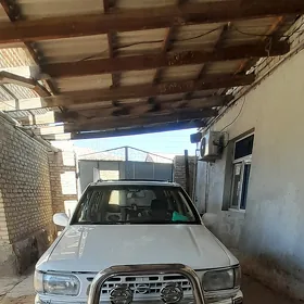 Nissan Pathfinder 1993