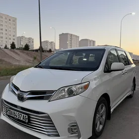 Toyota Sienna 2018