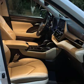 Toyota Highlander 2021