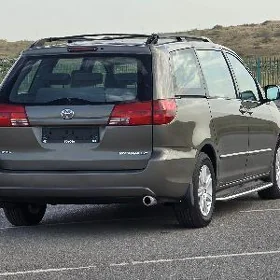 Toyota Sienna 2004