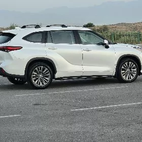 Toyota Highlander 2021