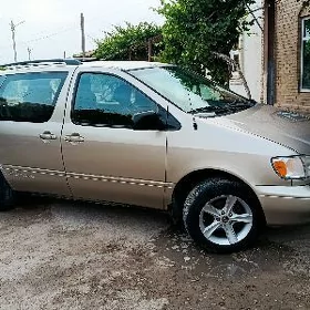 Toyota Sienna 2000