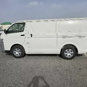 Toyota Hiace 2025