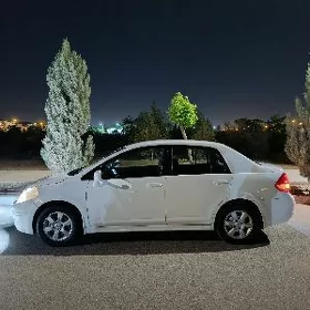 Nissan Versa 2007