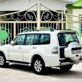 Mitsubishi Pajero 2014