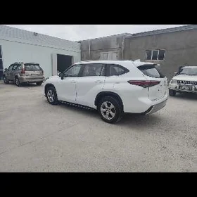 Toyota Highlander 2021