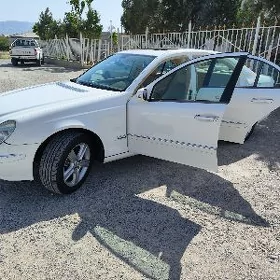 Mercedes-Benz E320 2005