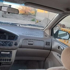 Toyota Sienna 2002