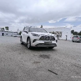 Toyota Highlander 2021