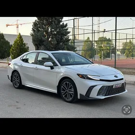 Toyota Camry 2025
