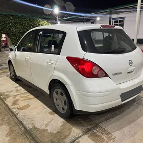 Nissan Versa 2011