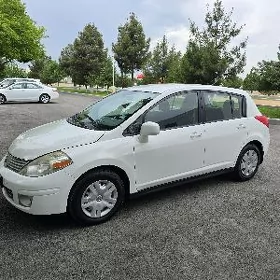 Nissan Versa 2012