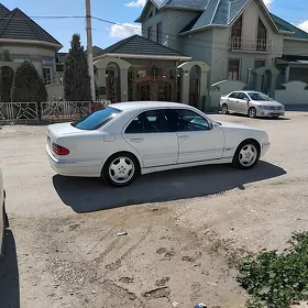 Mercedes-Benz E320 2000