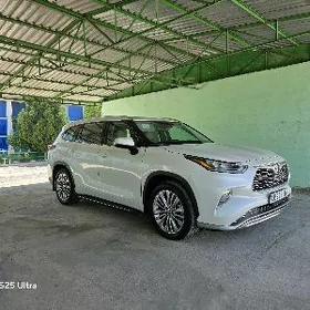 Toyota Highlander 2021