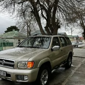 Nissan Pathfinder 2000