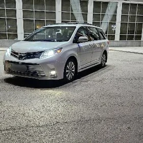 Toyota Sienna 2019
