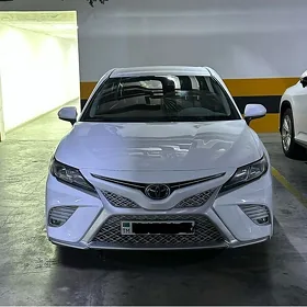 Toyota Camry 2019