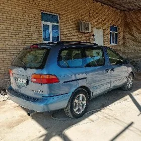 Toyota Sienna 2000