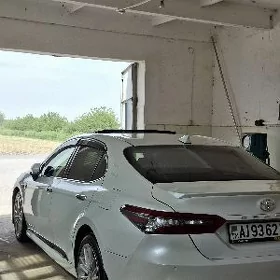 Toyota Camry 2021