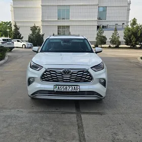 Toyota Highlander 2021