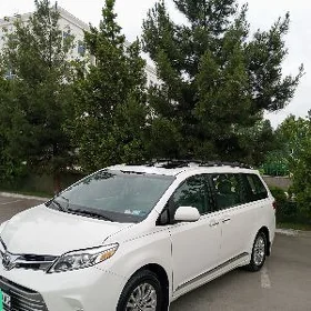 Toyota Sienna 2016